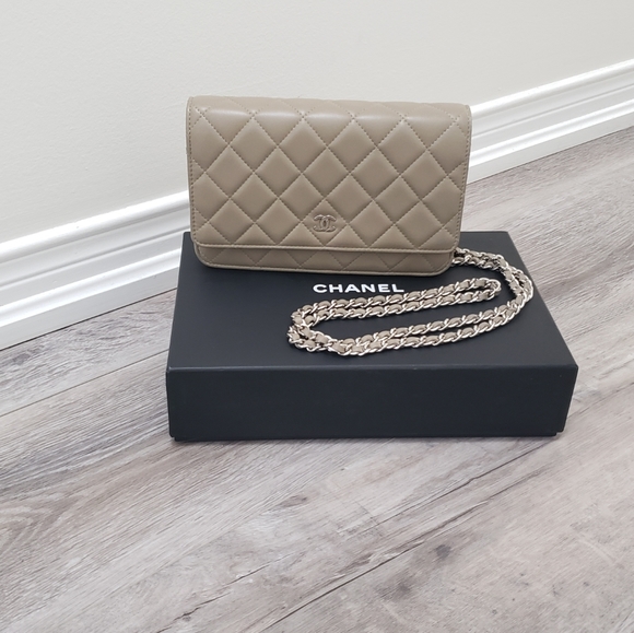 ***SOLD****100% Authentic Chanel WOC Lambskin Beige/light tan colour w/silver hw - Picture 2 of 16